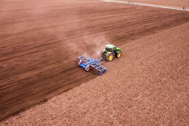 MEZZI TECNICI IN AGRICOLTURA BIO: UN WEBINAR PER FARE LUCE SUL NUOVO REGOLAMENTO EUROPEO