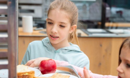 MILANO RISTORAZIONE, METÀ DEGLI ALIMENTI NELLE MENSE È BIOLOGICO