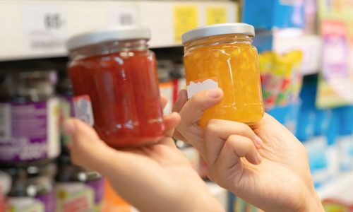 ALTROCONSUMO: TROPPI PESTICIDI NELLE CONFETTURE (E LA MIGLIORE È BIOLOGICA)