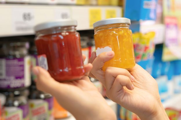 ALTROCONSUMO: TROPPI PESTICIDI NELLE CONFETTURE (E LA MIGLIORE È BIOLOGICA)